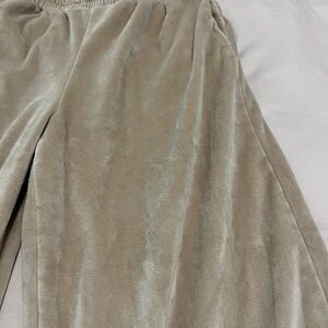 skims velour sweatpants